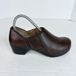 Dansko Womens Sienna 38 US 7 Slip On Clogs 9807780200 Brown Leather Casual